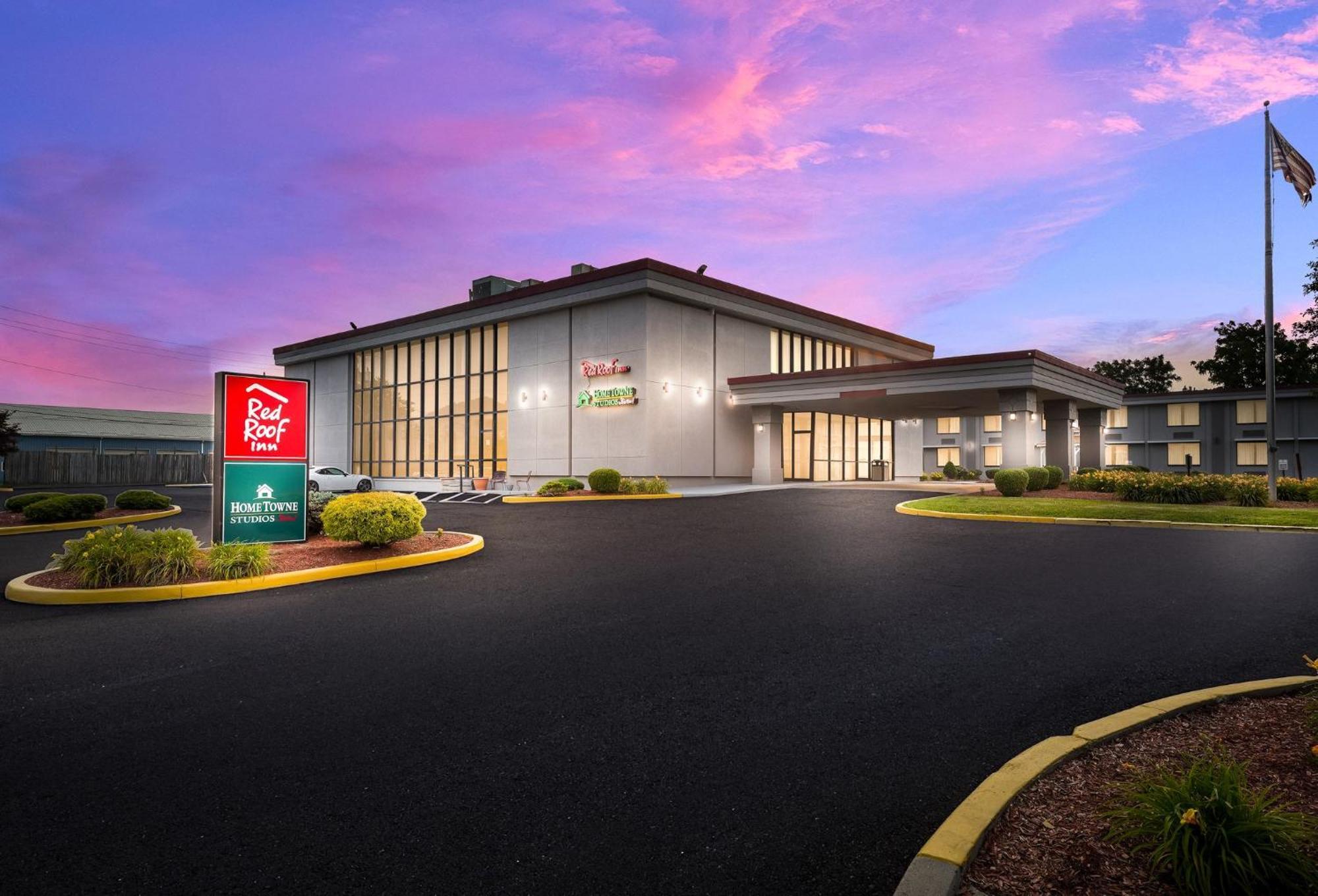 Red Roof Inn Painted Post Exterior photo